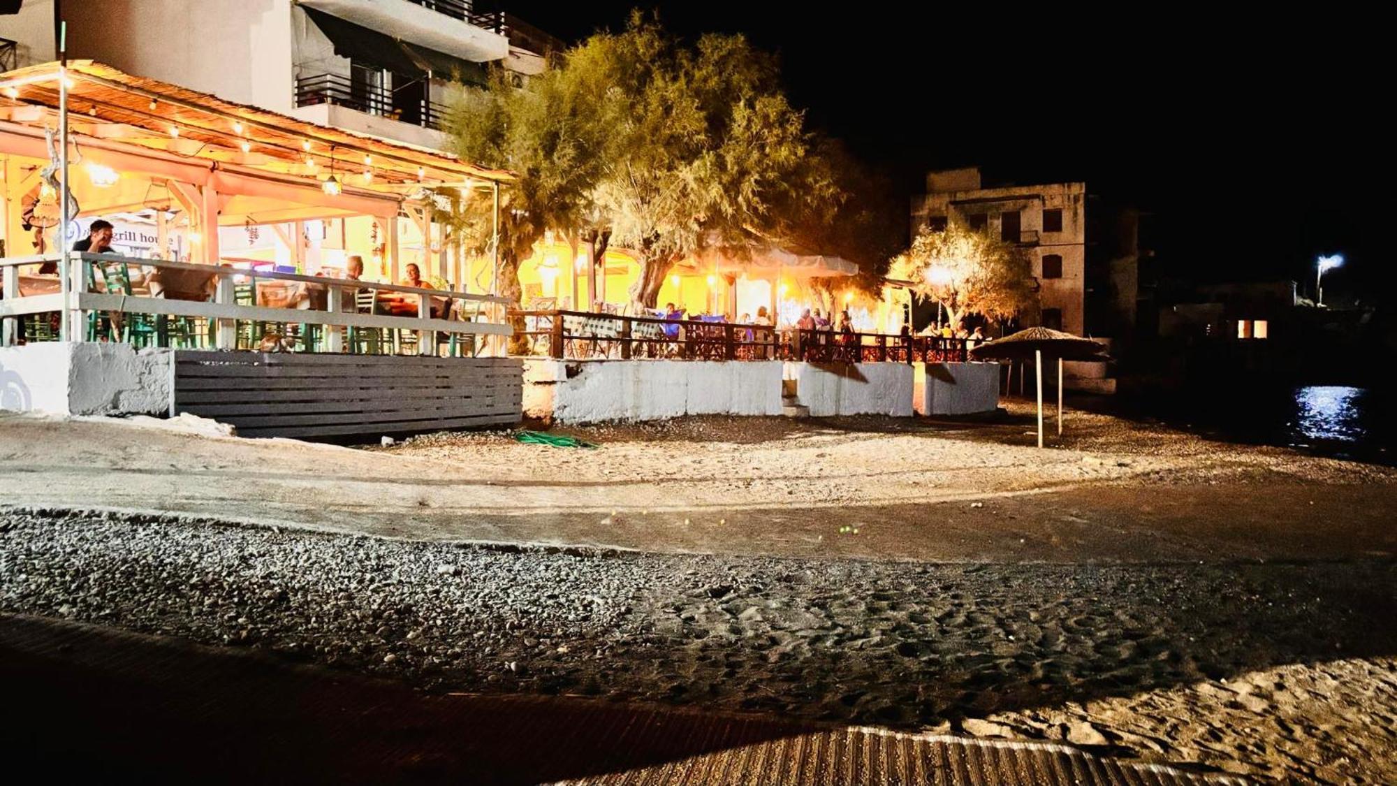 Nefeli Hotel Agios Kirykos Exterior foto