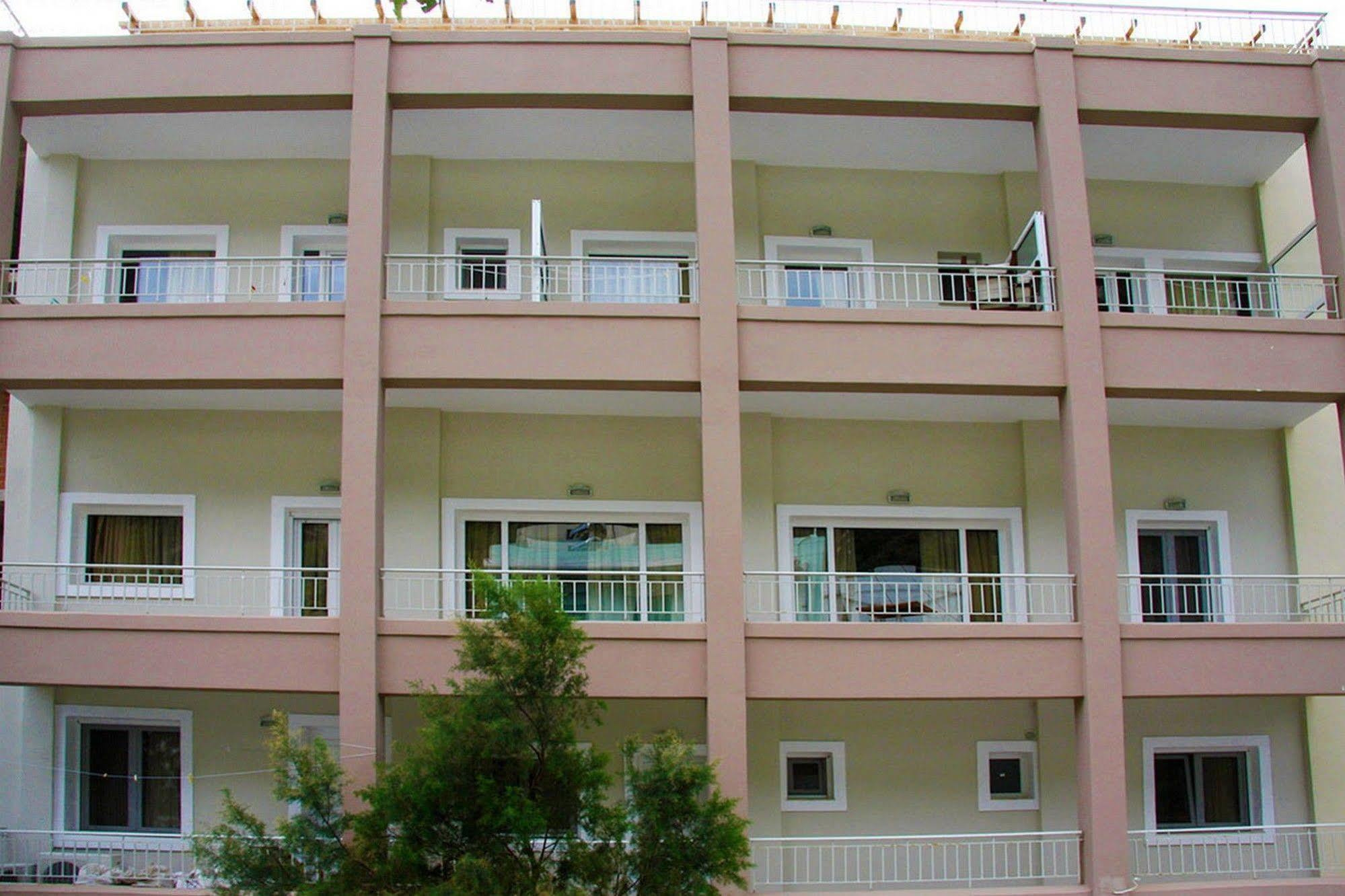 Nefeli Hotel Agios Kirykos Exterior foto